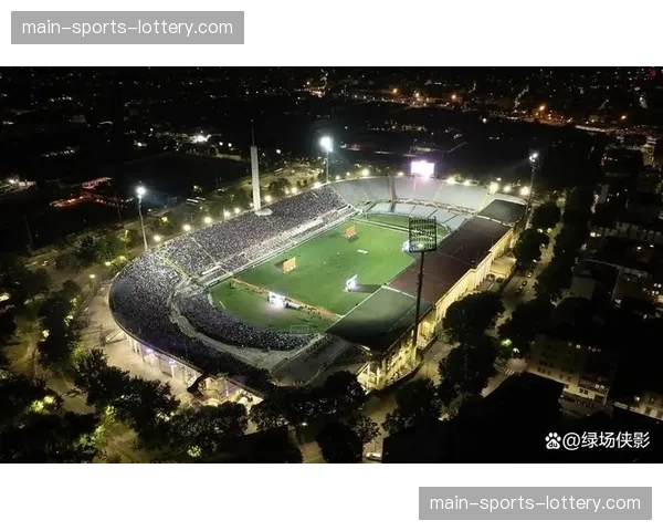 VAR长时间介入，取消佛罗伦萨进球，引发弗兰基球场漫天嘘声