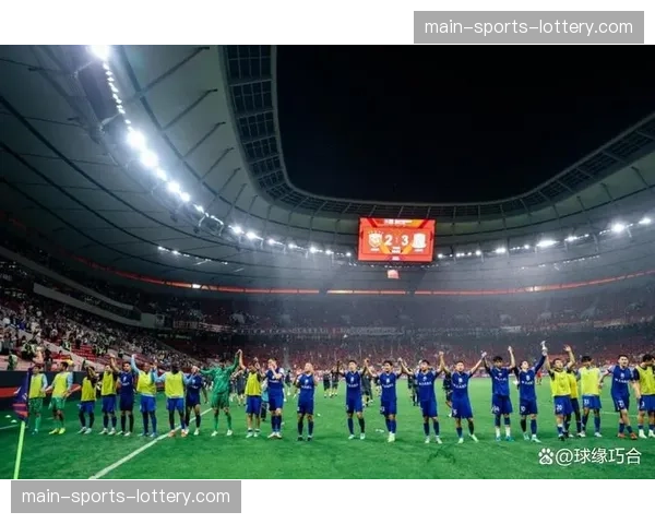 浙江队主场雨战，弗兰克世界波直挂死角助球队领先申花